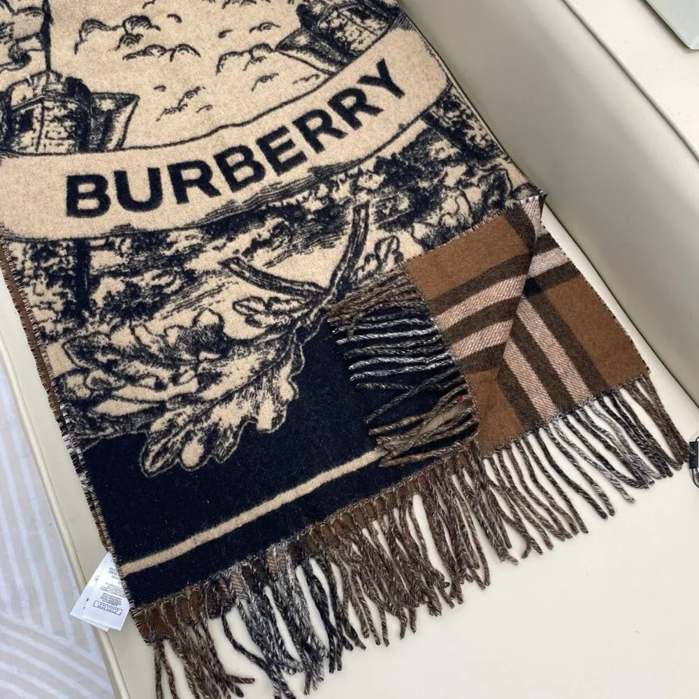✨Burberry scarf✨ - Picture 3 of 8